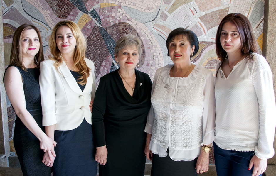 Asociaţia „Femeia contează”: mai multe femei în politică şi adăpost pentru victimele violenţei