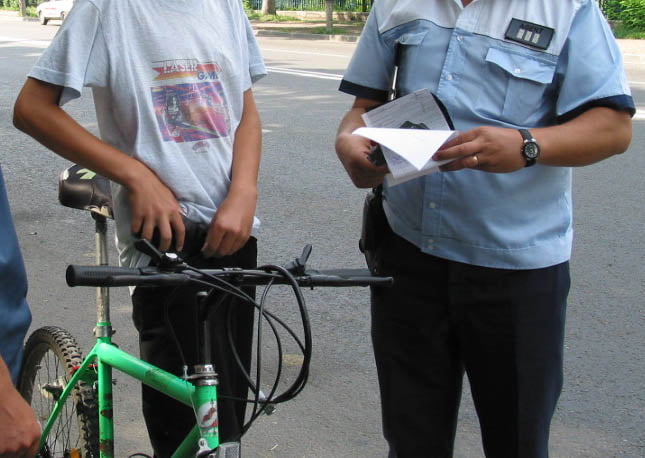 Scad amenzile pentru bicicliști, după adoptarea unui proiect legislativ co-inițiat de deputatul Iulian Bulai