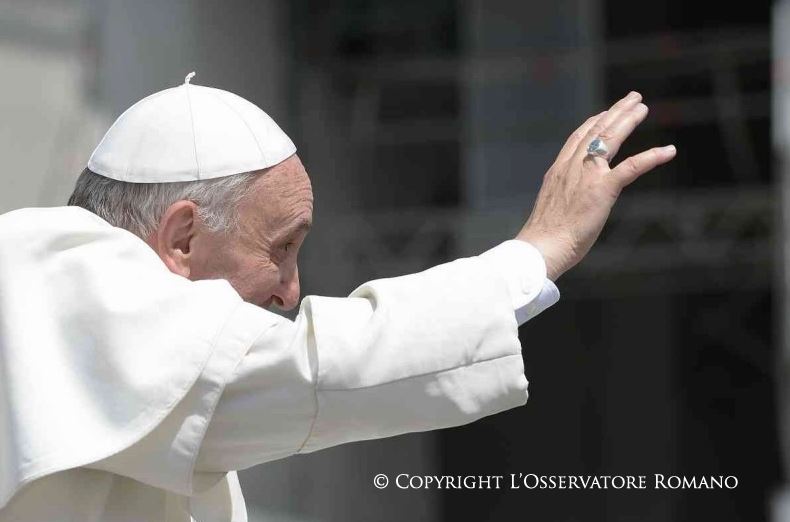 Simbol pontifical de la Papa Francisc, la Buruieneşti