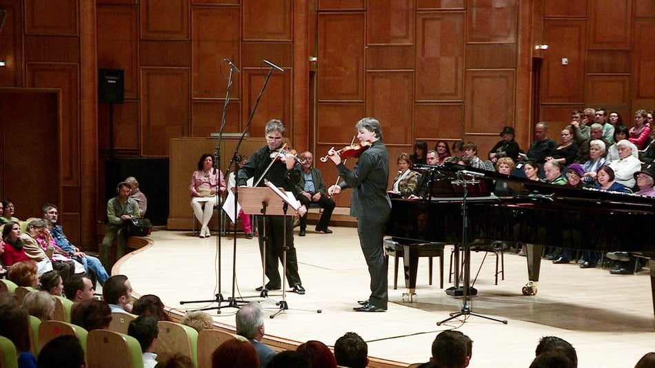„Duelul viorilor” Stradivarius şi Guarneri, din nou pe scena Casei de Cultură