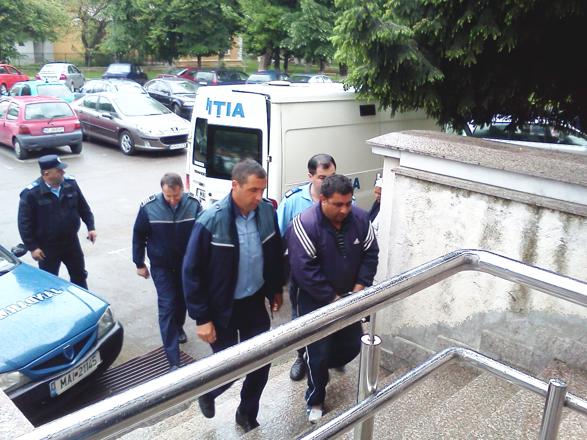 „Mijalău”, prins de polițiști ascuns într-o locuință din Roman. Era dat în urmărire internațională