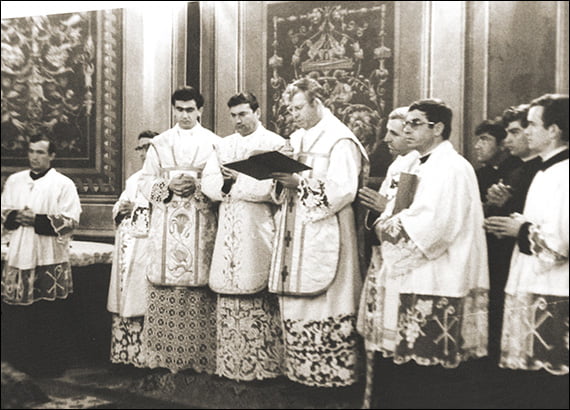 Liturghia de instalare a Mons. Petru Gherghel (4 aprilie 1978)