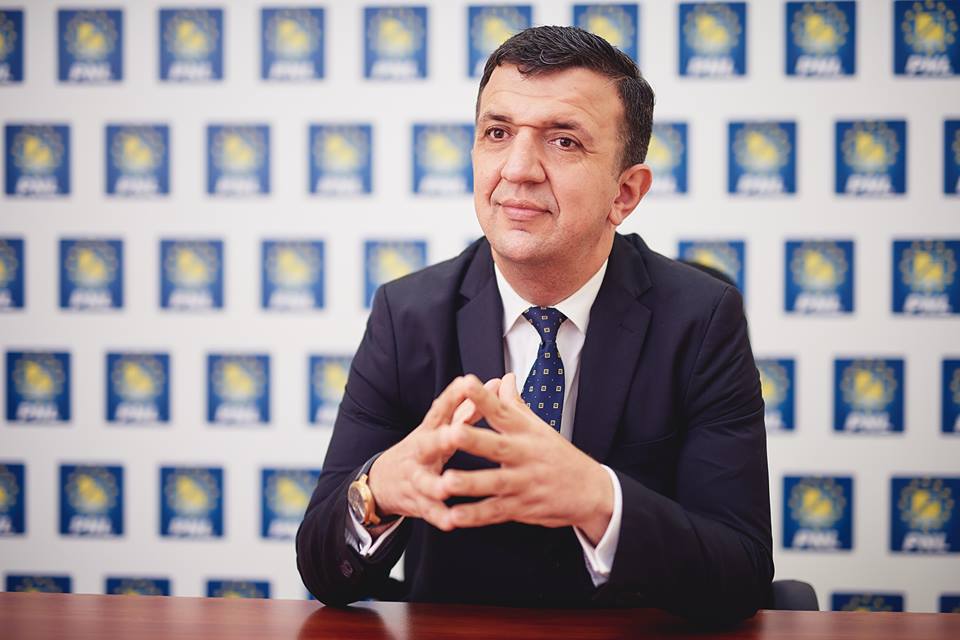 Istoricul romașcan Liviu Brătescu a depus jurământul în Senatul României