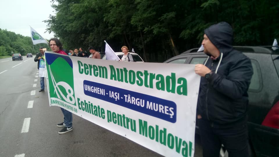 Marșul pentru autostrăzile Moldovei, „stricat” precum asflatul prost turnat