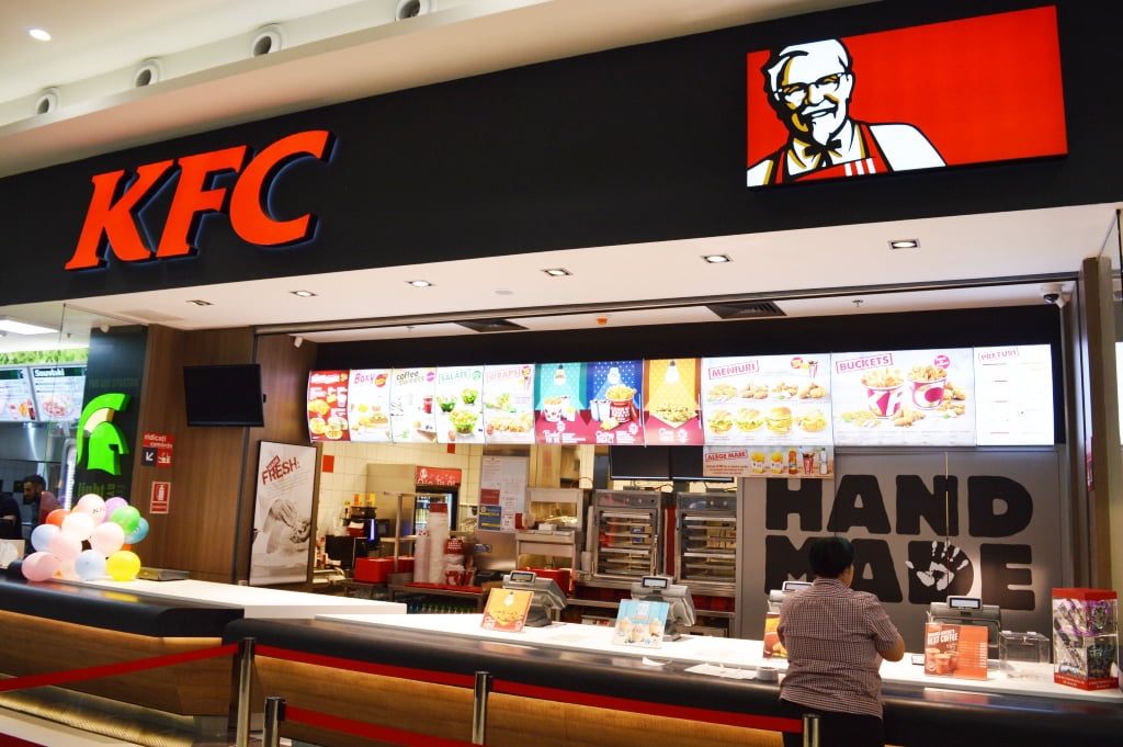 KFC deschide un restaurant în Roman