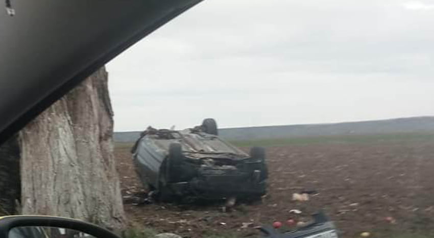 Accident rutier lângă Pildești, mașină răsturnată în afara șoselei