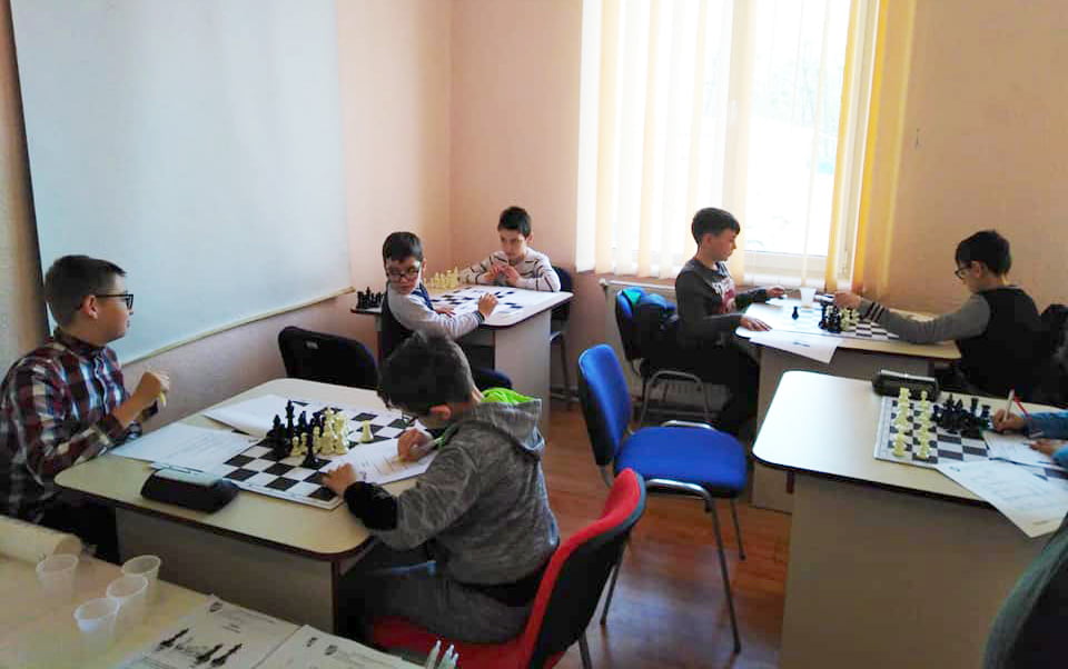 40 de copii înscriși la preselecția pentru Secția de Șah la CSM Roman