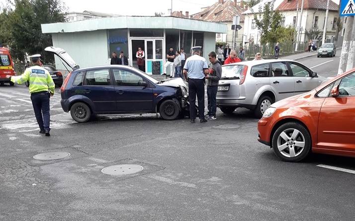 Accident rutier în intersecția de la Vila Hogaș