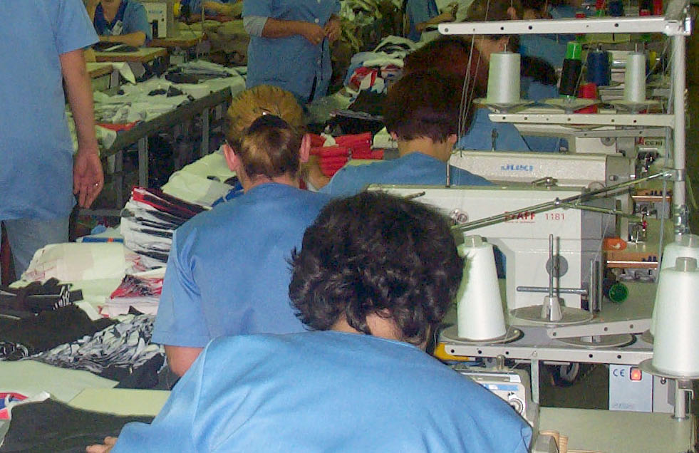 Controale ale ITM Neamț la producători de textile, confecţii, pielărie şi încălţăminte