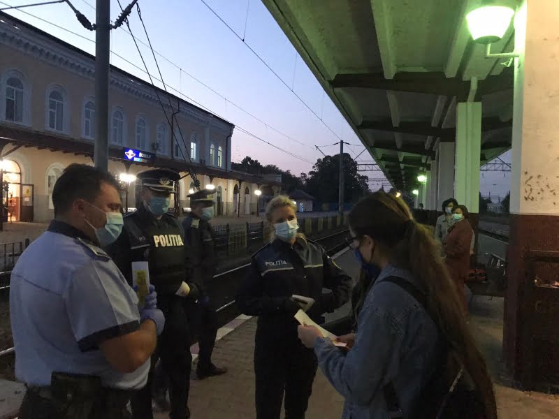 Campania „Selfie-ul pe tren nu ia like-uri, ia vieți”, desfășurată de polițiști în Gara Roman