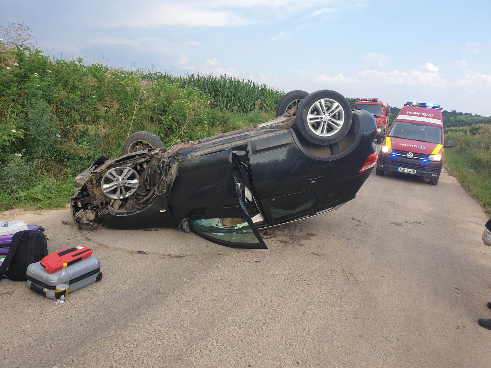 Accident rutier la ieșirea din Bîra, o mașină s-a răsturnat