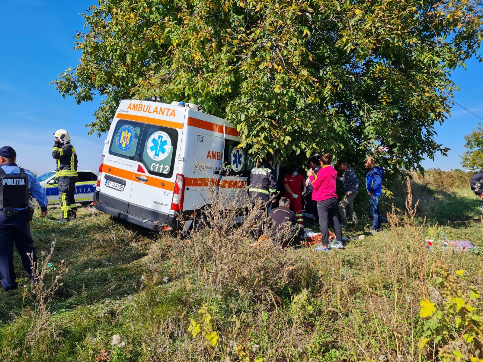 Ambulanță implicată într-un accident rutier cu patru victime