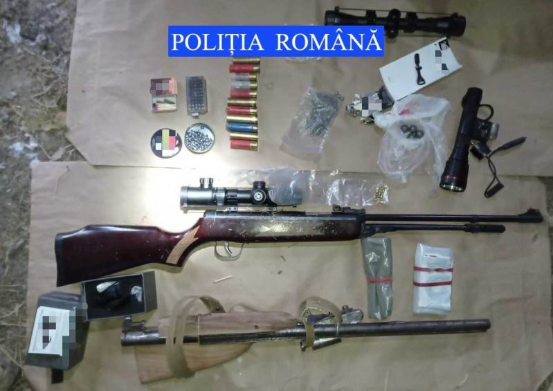 Arme deținute ilegal, confiscate de polițiștii din cadrul IPJ Neamț