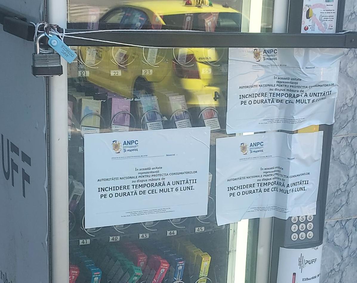 Automat pentru țigări electronice amplasat în Piața „Roman-Vodă”, sigilat de Protecția Consumatorilor