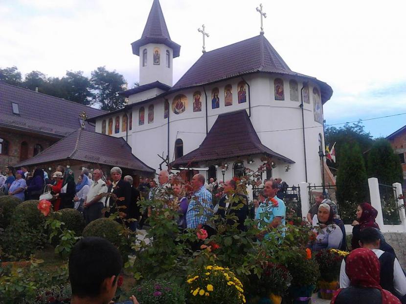 Pelerini din întreaga țară la hramul mănăstirii de la Giurgeni