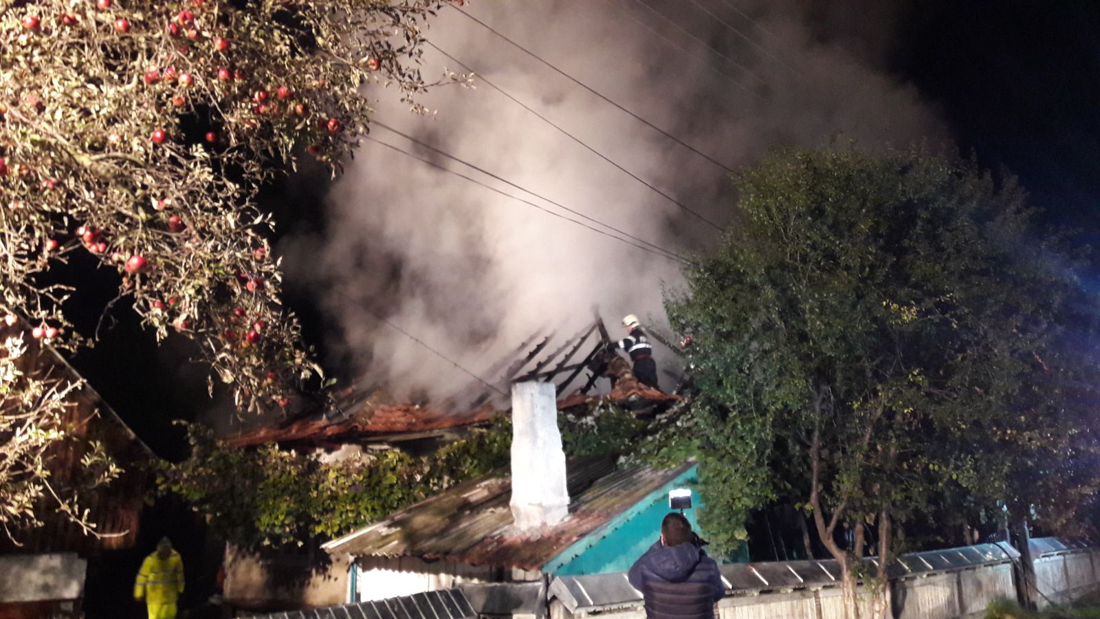 Gospodărie distrusă, după ce i s-a dat foc intenționat